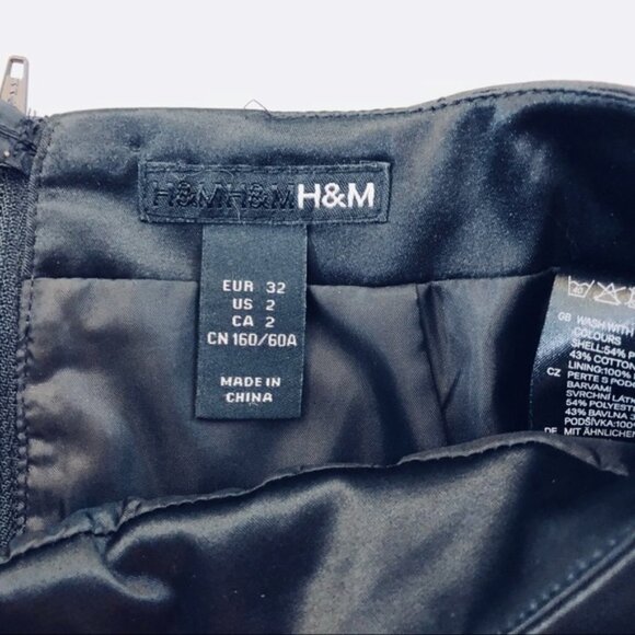 H&M Very Cute Black Skirt w/ Bow Sz 2 - Picture 4 of 6